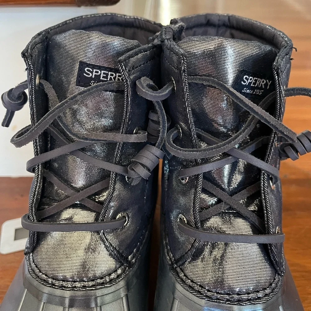 Sperry Kids Metallic Blue Duck Boots, size 5, like new